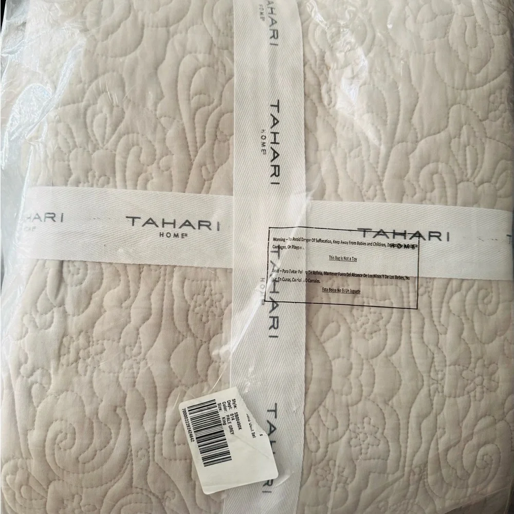 🎉LAST PIECE🎉TAHARI HOME Embroidered Floral Quilt Set‎